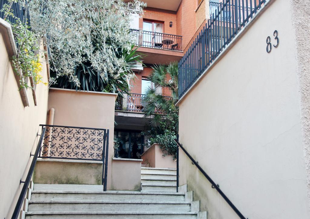 Fermata San Pietro - Appartamento Con Parcheggio Рим Экстерьер фото